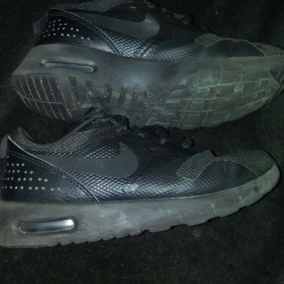 Nike shoes - Picture 1 of 3